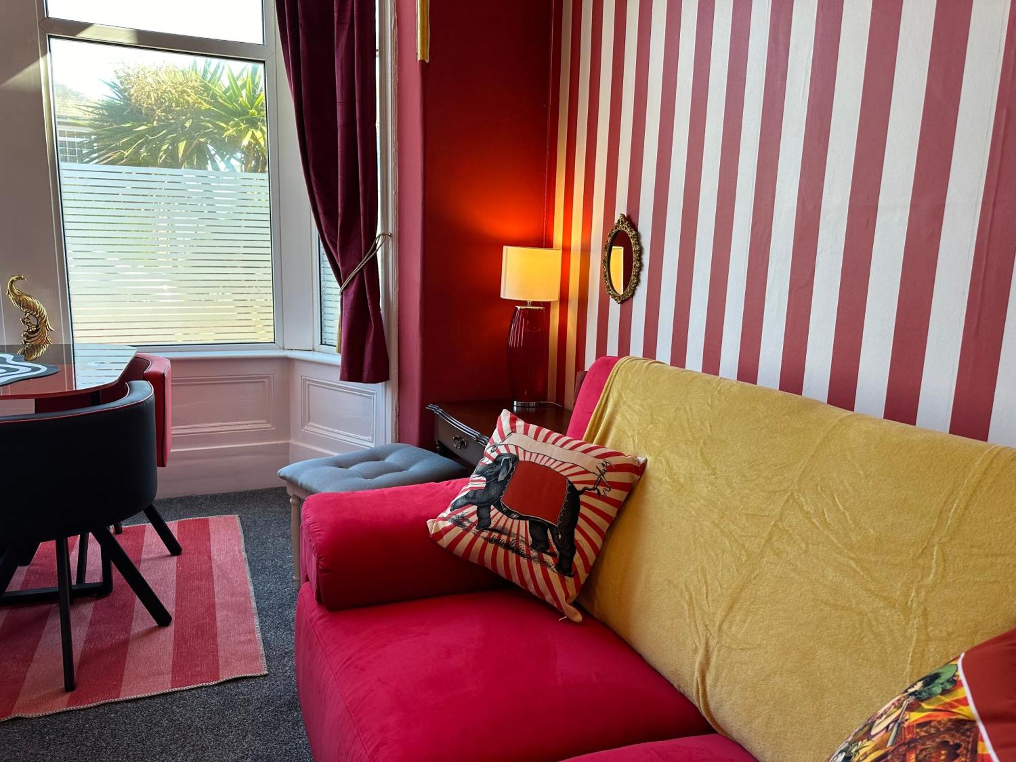 Circus Suite Blackpool Bagian luar foto