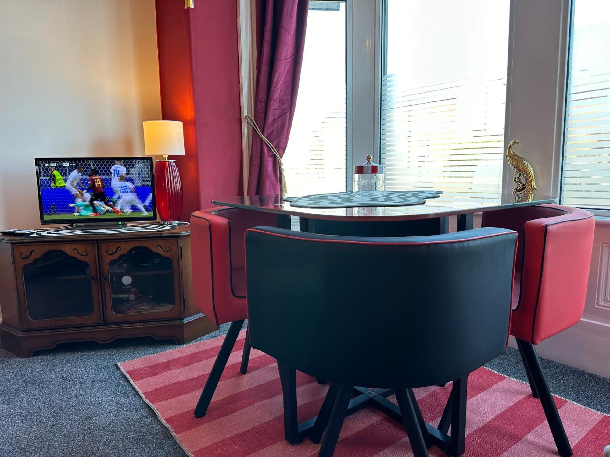 Circus Suite Blackpool Bagian luar foto