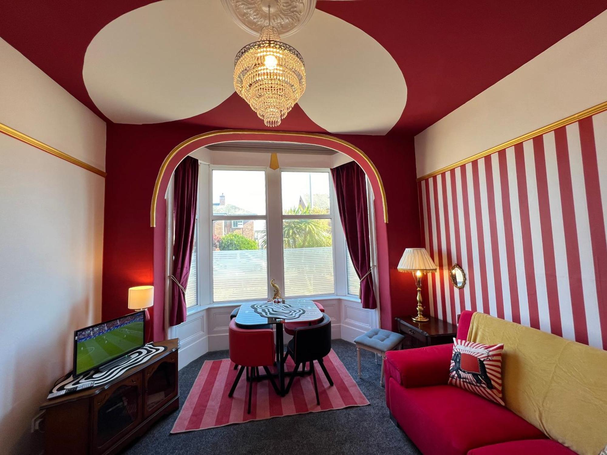 Circus Suite Blackpool Bagian luar foto