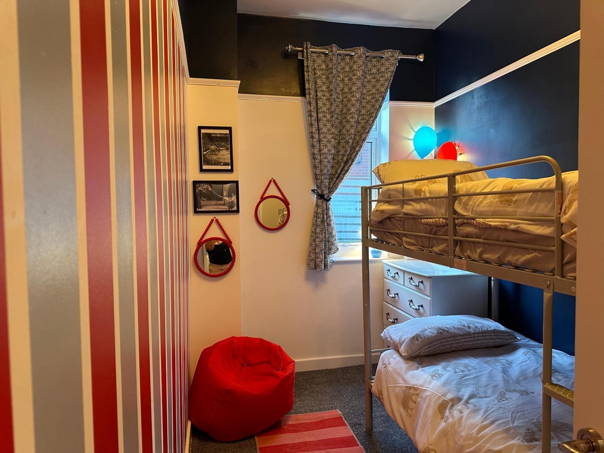 Circus Suite Blackpool Bagian luar foto
