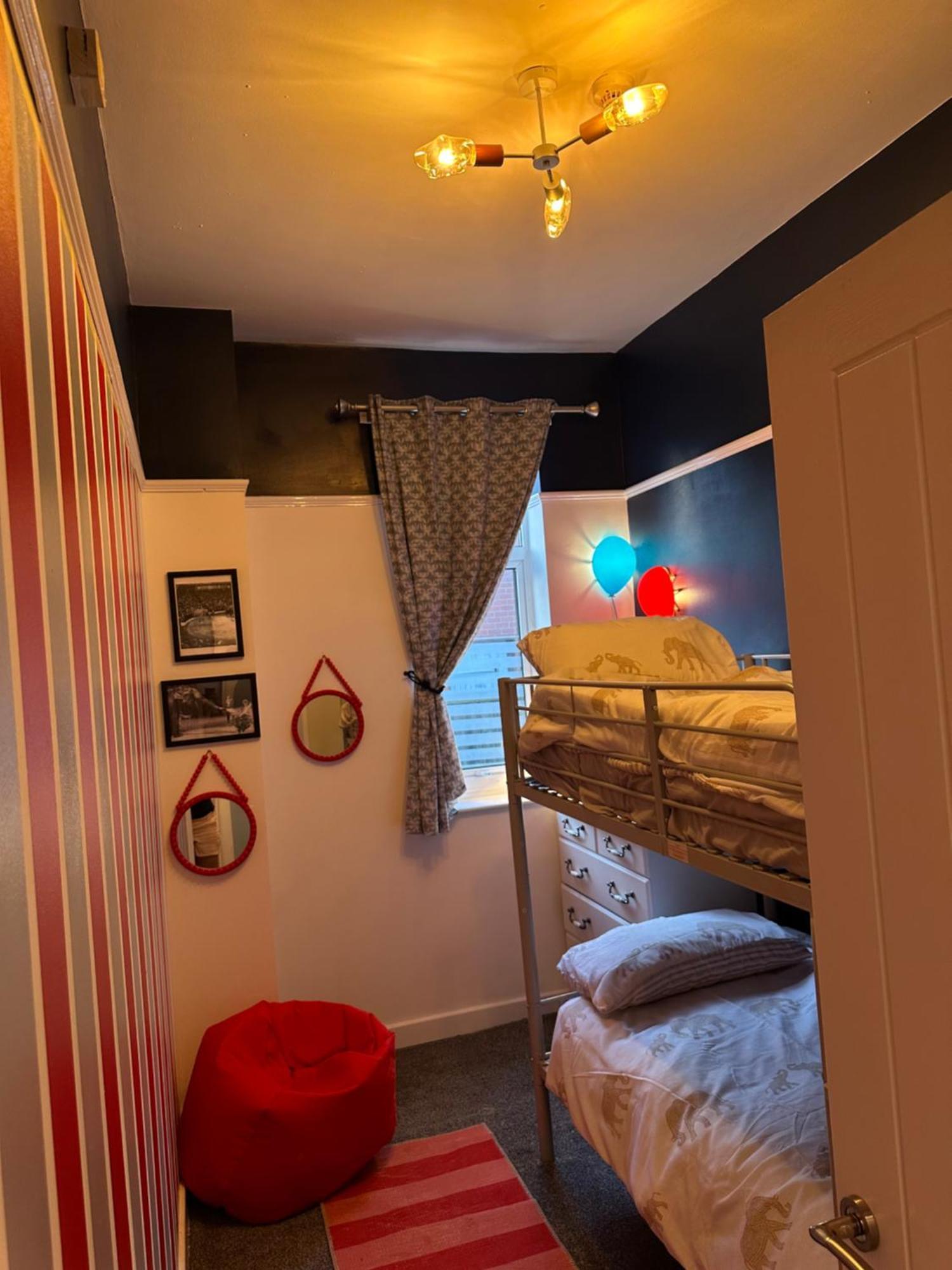 Circus Suite Blackpool Bagian luar foto